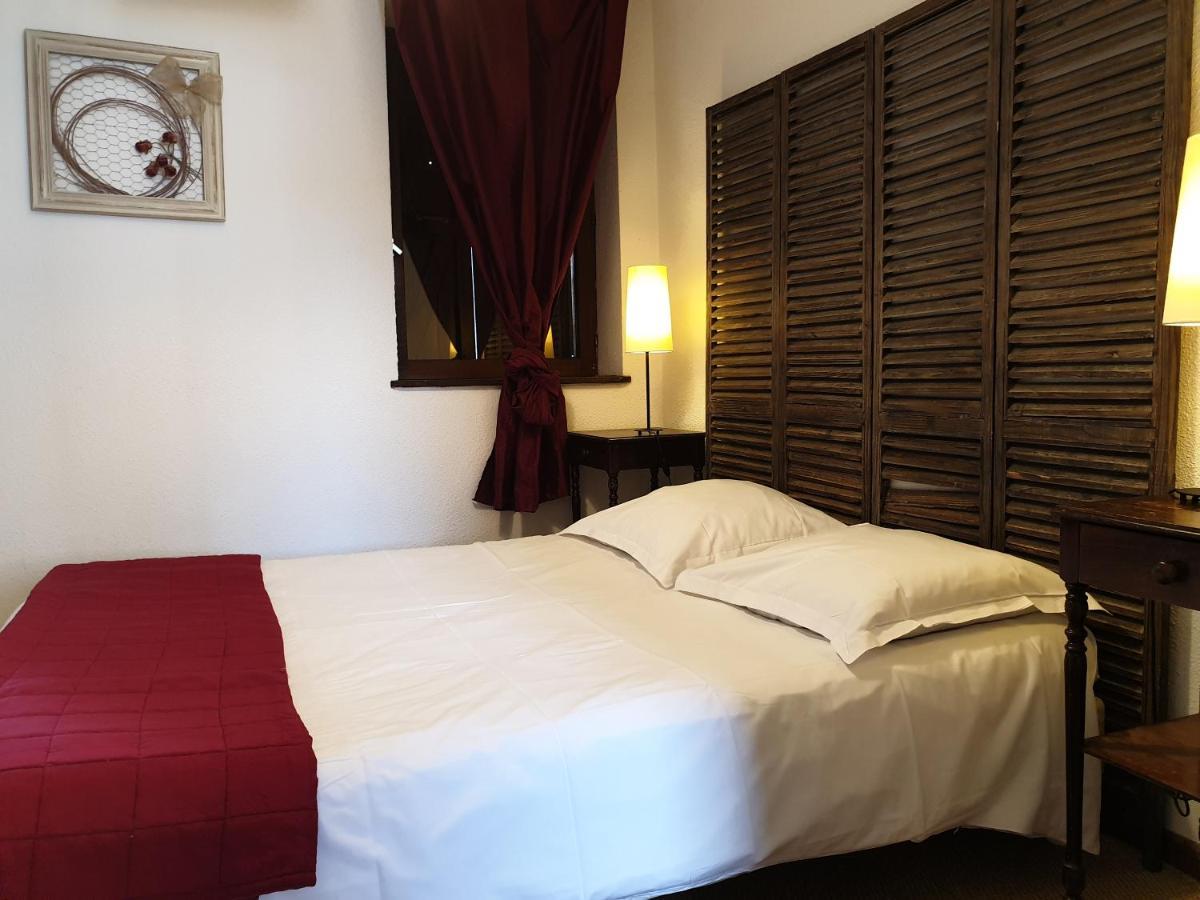 Le Relais Des Dix Crus - Logis Hotel B&B Corcelles-en-Beaujolais Esterno foto