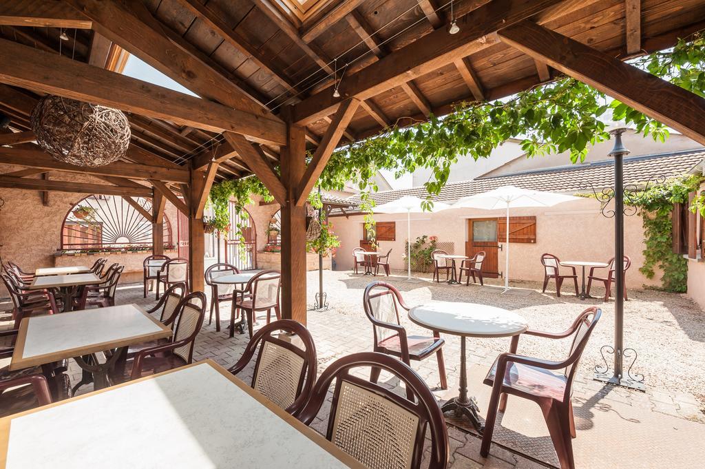 Le Relais Des Dix Crus - Logis Hotel B&B Corcelles-en-Beaujolais Esterno foto